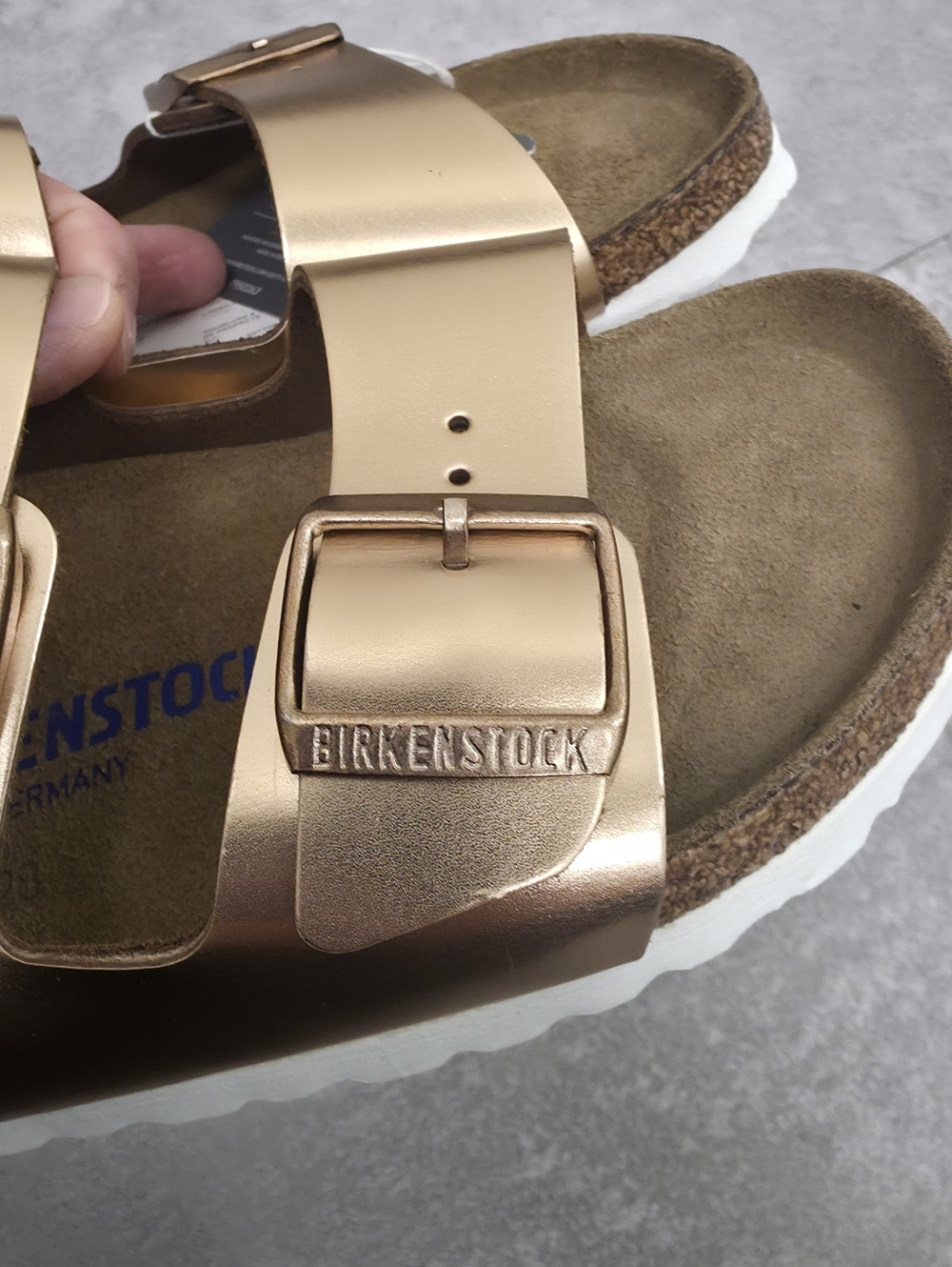 BIIRKENSTOCK Women's Arizona Soft Footbed Banded Buckle Metallic Slide Sandals,8 - Picture 5 of 9